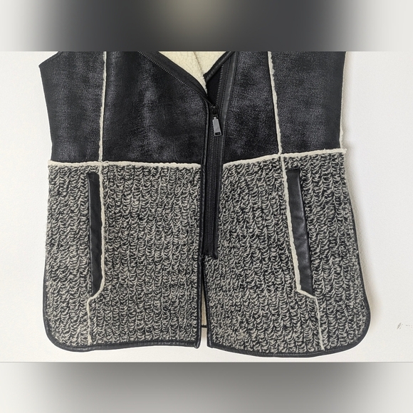 T Tahari Bias Zip Winter Vest Fur Faux Suede Winter Warm Sherpa Size XS Black - Picture 3 of 16
